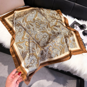 Lenço de Poliéster Satin Paisley 70x70cm
