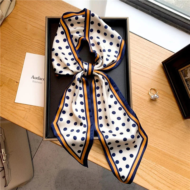 lenco-de-pescoco-feminino-poa-branco-e-azul